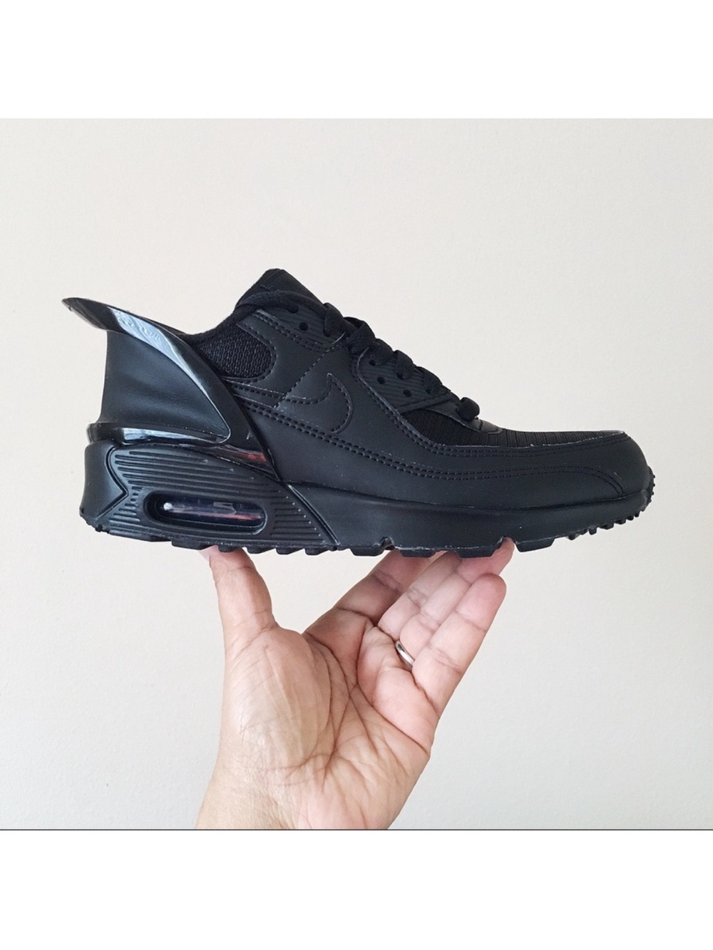Nike Air Max 90 FlyEase Triple Black Sneakers 5Y / 6.5 Women